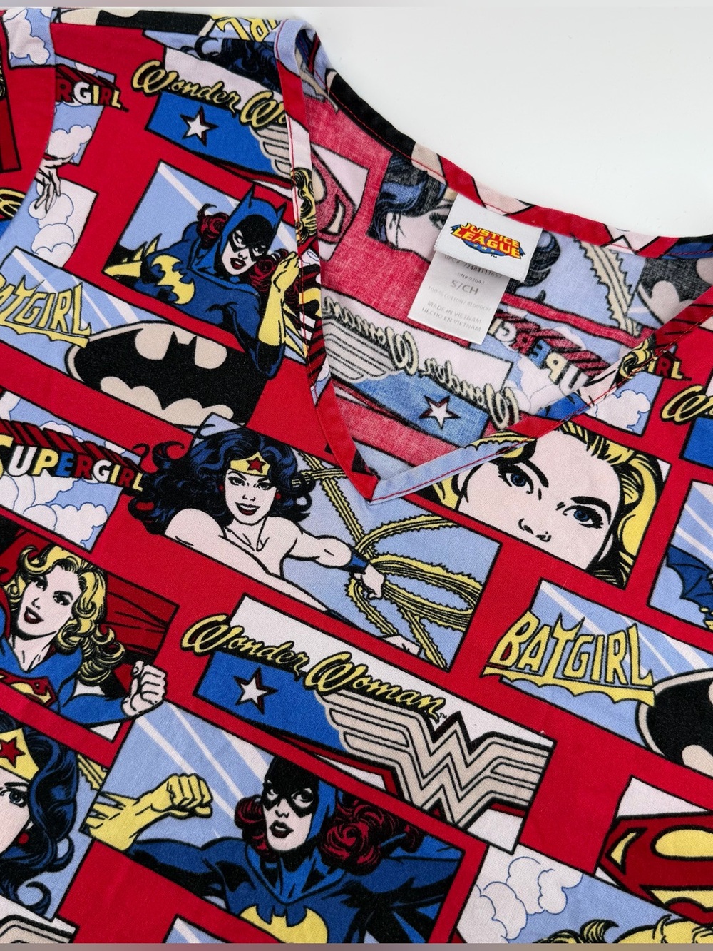 DC Comics Women's Scrub Top Size S Justice League Wonder Woman Supergirl Batgirl